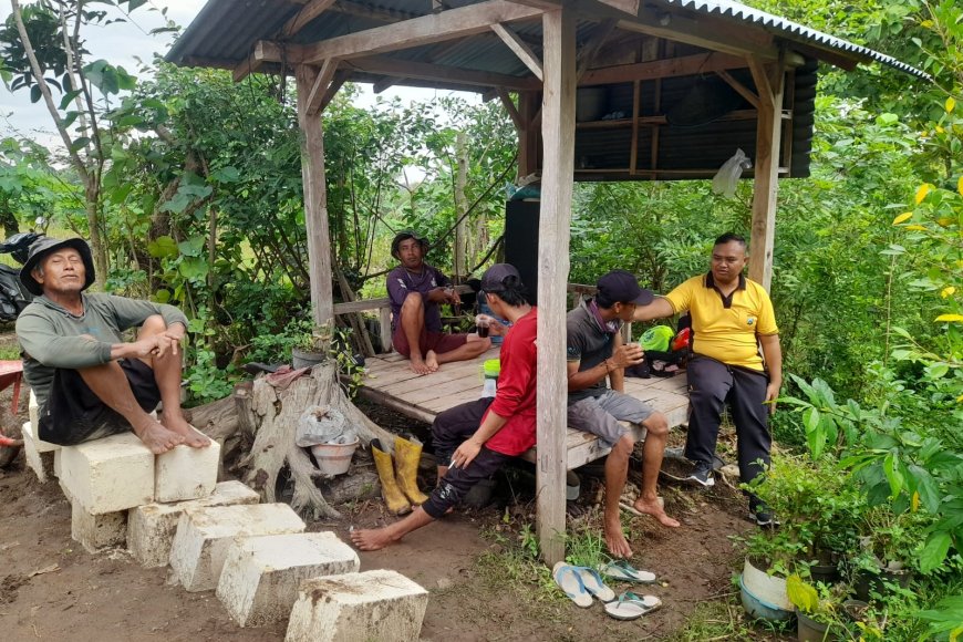 Investasi Masa Depan Desa: Bhabinkamtibmas Bantengan Kawal Unit Usaha Baru BUMDes