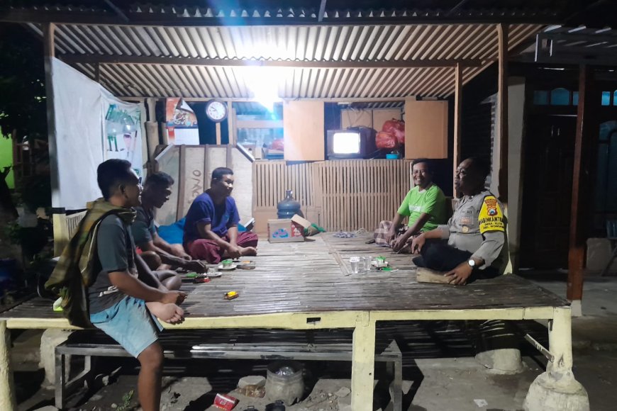Sabtu Malam di Desa Klitik, Satbinmas Polres Madiun Ajak Masyarakat Jadi 'Polisi' Bagi Lingkungannya Sendiri