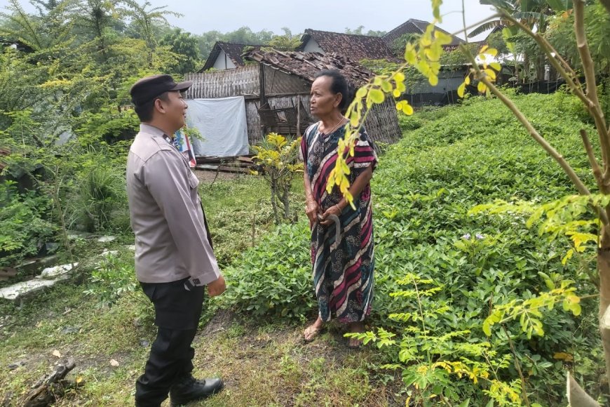 Dukung Ketahanan Pangan, Bhabinkamtibmas Desa Kedungrejo Polsek Balerejo Sambangi Petani Sayur di Desa Kedungrejo