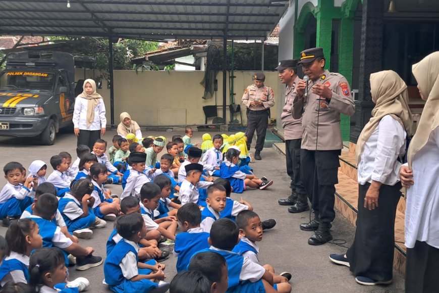Polsek Dagangan Jadi Tempat Belajar Seru: Outing Class Penuh Keceriaan Siswa TK Masyithoh