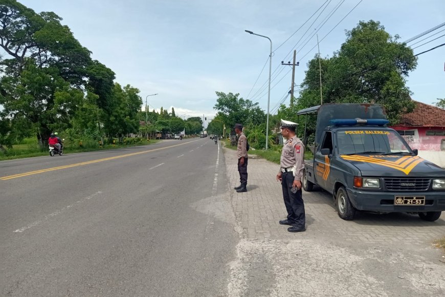 Polsek Balerejo Gelar Patroli Strong Point, Jamin Keamanan Jalur Madiun-Surabaya